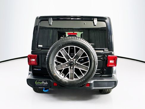 Used 2023 Jeep Wrangler Unlimited Sahara w/ Cold Weather Group AWD/4WD image 7