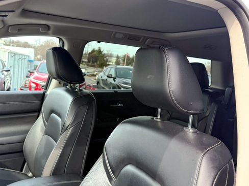 Used 2023 Nissan Pathfinder SL w/ SL Premium Package image 10