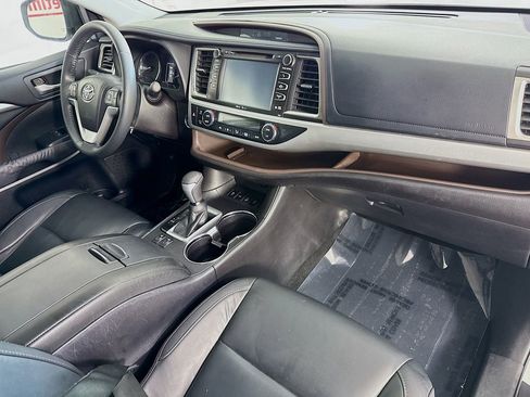Used 2014 Toyota Highlander XLE AWD/4WD image 36