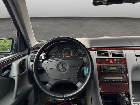 Used 1999 Mercedes-Benz E 320 Sedan image 25