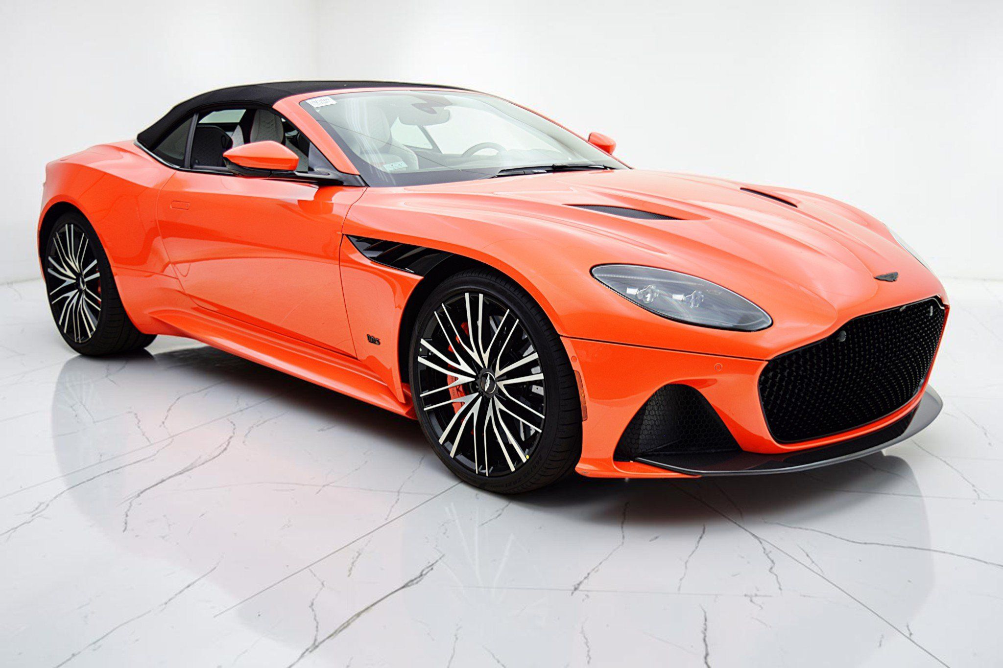 Used 2023 Aston Martin DBS Superleggera Volante RWD image 27