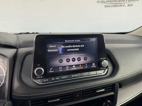 Used 2025 Nissan Rogue SV image 17