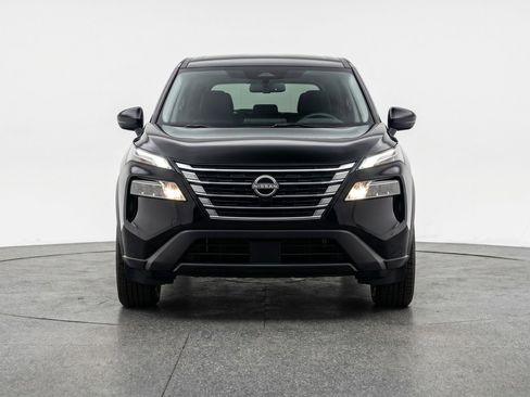 Used 2025 Nissan Rogue SV AWD/4WD image 2