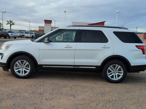 Used 2018 Ford Explorer XLT w/ Equipment Group 202A image 7