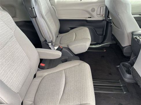 Certified 2021 Toyota Sienna LE FWD image 29