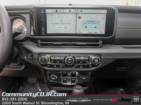 New 2025 Jeep Gladiator Sport w/ Premium Package image 13