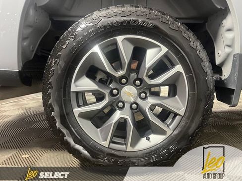 Used 2024 Chevrolet Silverado 1500 LT AWD/4WD image 30