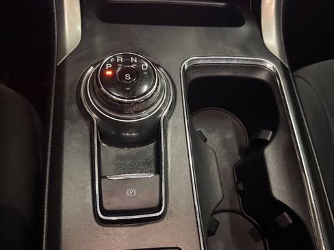 Used 2019 Ford Fusion SE FWD image 22