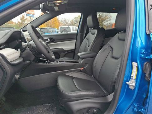 New 2026 Jeep Compass Limited w/ Sun, Sound & Navigation Group image 10