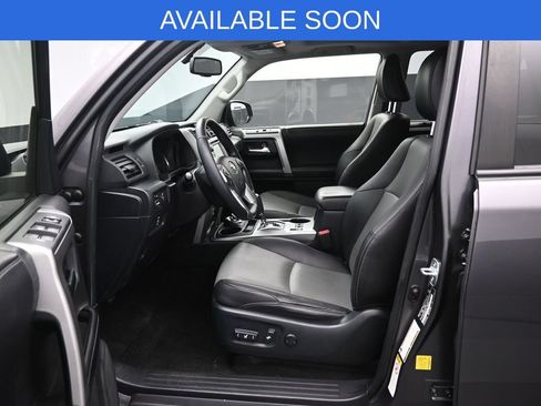 Used 2017 Toyota 4Runner SR5 Premium w/ Convenience Package AWD/4WD image 9