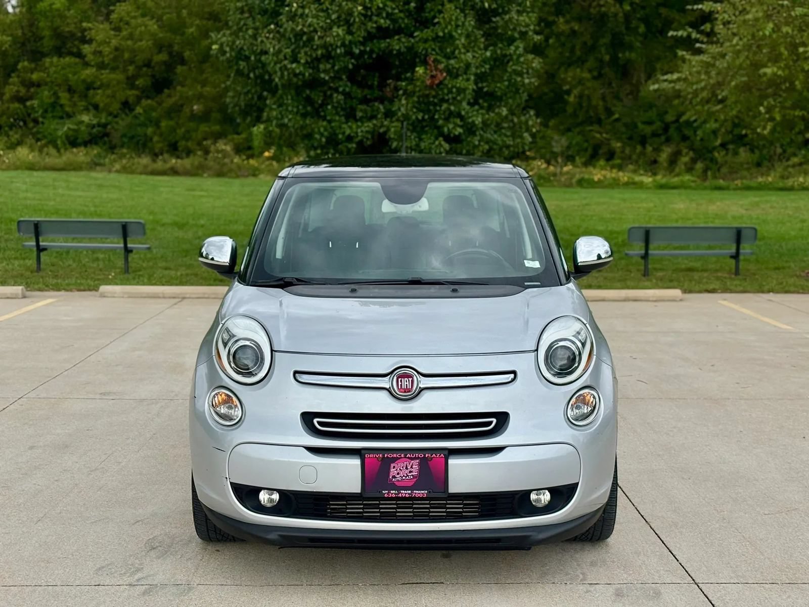 Used 2017 FIAT 500L Lounge w/ Premium Package FWD image 2
