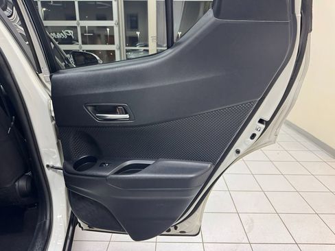 Used 2018 Toyota C-HR XLE image 40