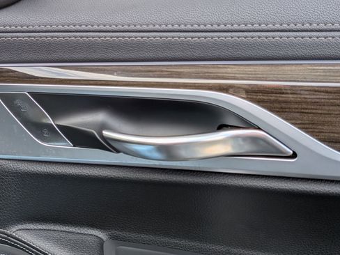 Used 2019 BMW 740i image 37