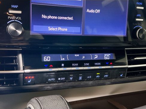 Used 2023 Toyota Sienna XLE image 27