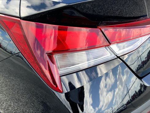 Used 2024 Hyundai Elantra SEL FWD image 28