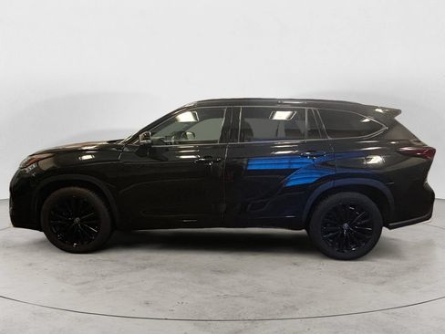 Used 2025 Toyota Highlander XSE AWD/4WD image 2