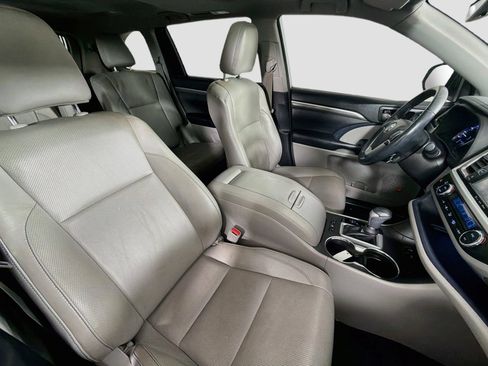 Used 2018 Toyota Highlander Limited FWD image 31