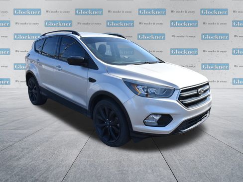 Used 2019 Ford Escape SE image 3