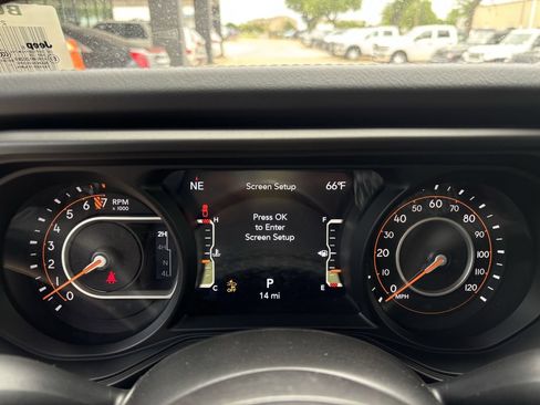 Used 2026 Jeep Gladiator Rubicon w/ Steel Power Dome Hood Package AWD/4WD image 13