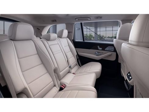 Used 2023 Mercedes-Benz GLS 450 4MATIC image 5