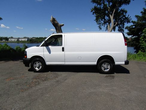 Used 2021 Chevrolet Express 2500 w/ Driver Convenience Package RWD image 3