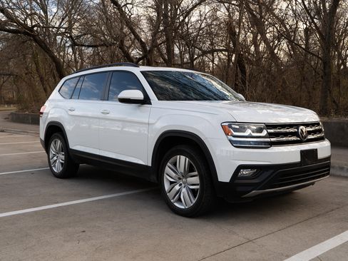 Used 2020 Volkswagen Atlas SE image 2