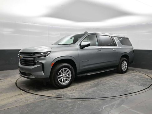 Used 2024 Chevrolet Suburban LT image 4