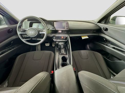 Certified 2025 Hyundai Elantra Sport image 36