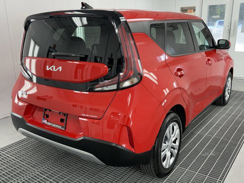 Used 2023 Kia Soul LX image 4