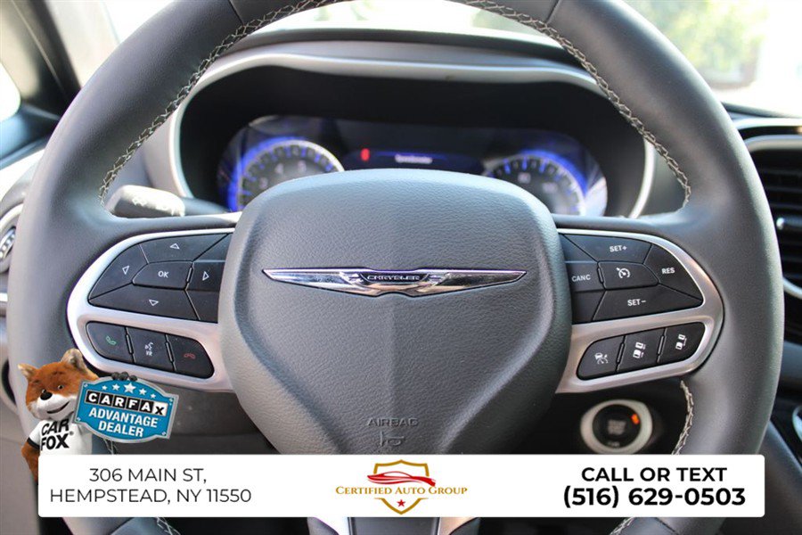 Used 2025 Chrysler Pacifica Select FWD image 13