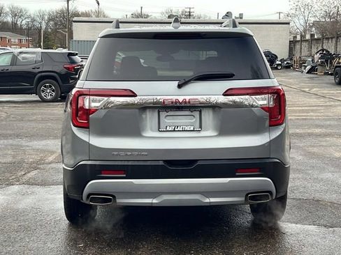 Used 2023 GMC Acadia SLT image 4