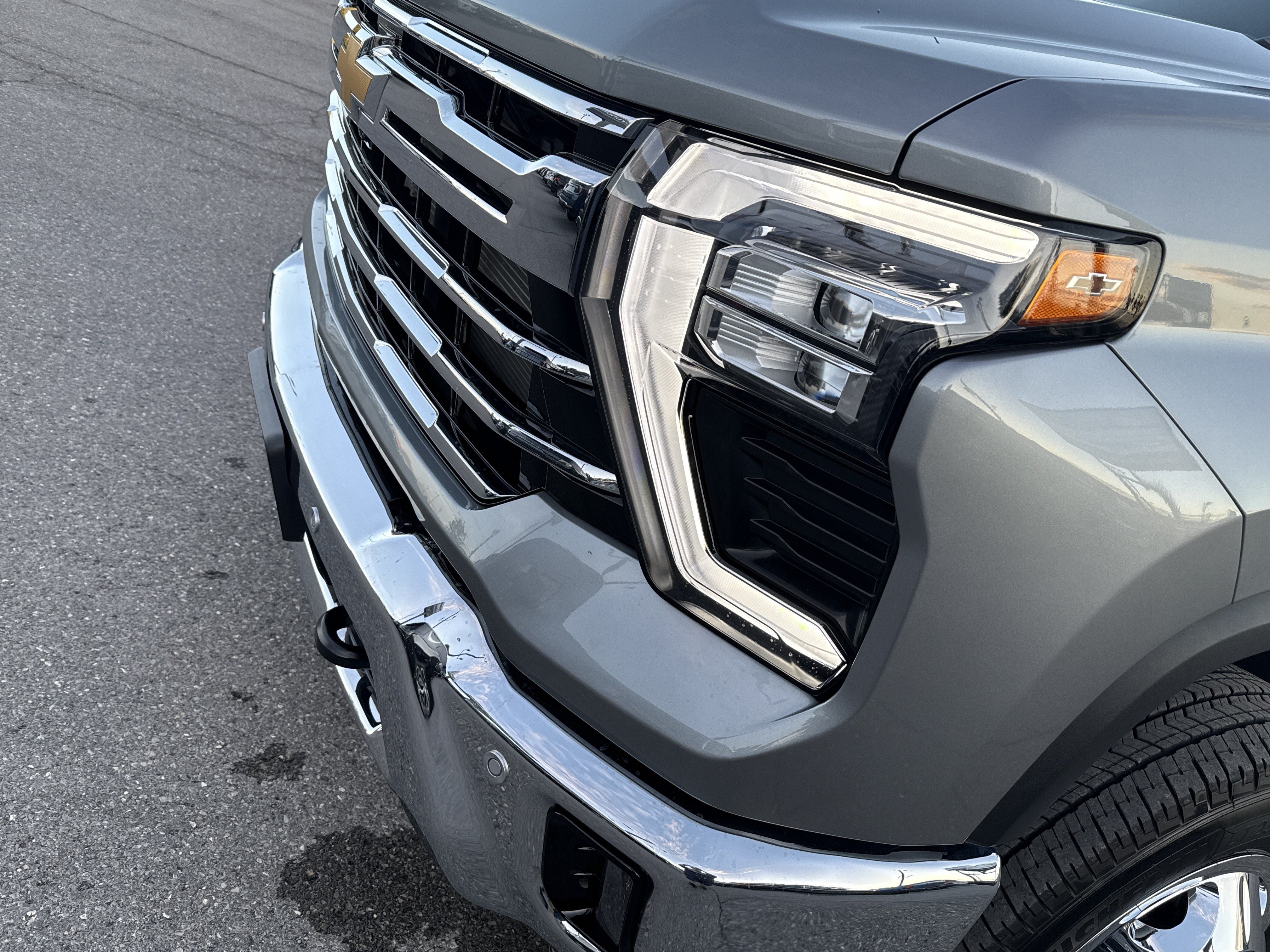Used 2025 Chevrolet Silverado 3500 LTZ w/ LTZ Convenience Package AWD/4WD image 10