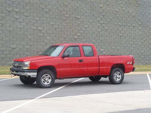 Used 2004 Chevrolet Silverado 1500 W/T image 2