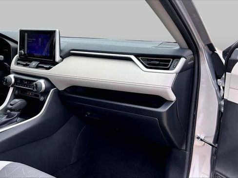 Certified 2025 Toyota RAV4 XLE FWD image 18