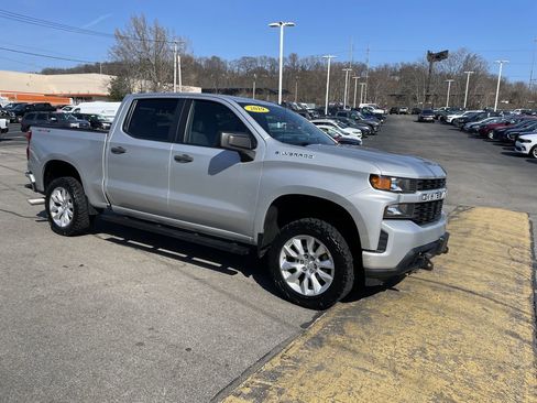 Used 2019 Chevrolet Silverado 1500 Custom w/ Custom Value Package AWD/4WD image 6