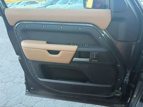 Used 2025 Land Rover Defender 110 X-Dynamic SE image 15