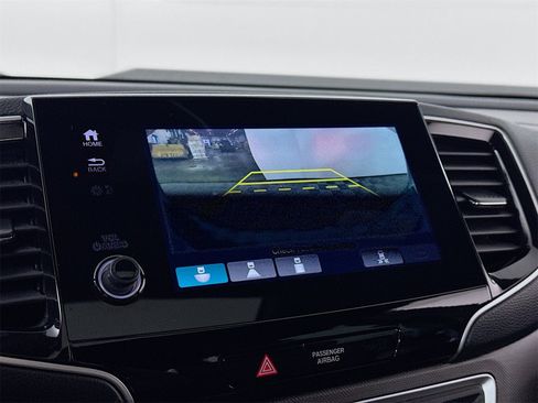 Used 2025 Honda Passport TrailSport image 11