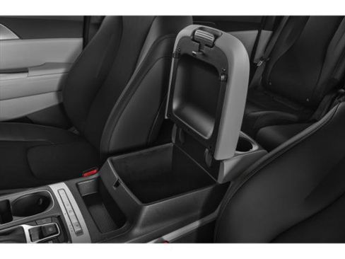 Used 2022 Kia Carnival LX FWD image 17