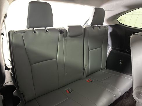 Used 2024 Toyota Highlander Platinum image 17