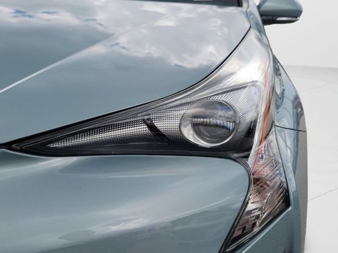 Used 2018 Toyota Prius Four Touring FWD image 23
