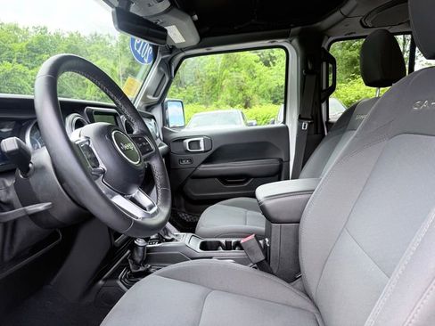 Used 2019 Jeep Wrangler Unlimited Sahara AWD/4WD image 18