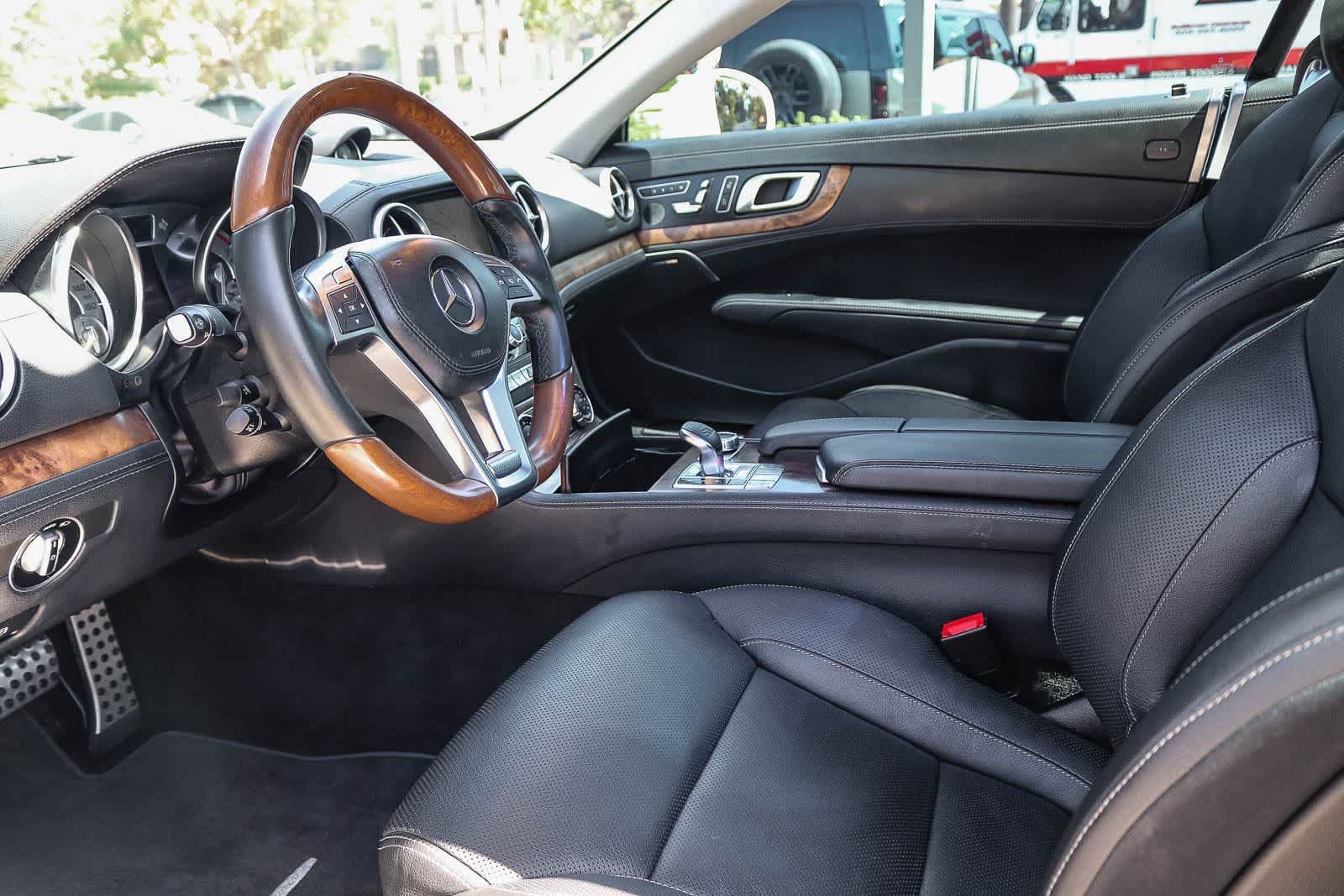 Used 2016 Mercedes-Benz SL 550 w/ Driver Assistance Package image 14
