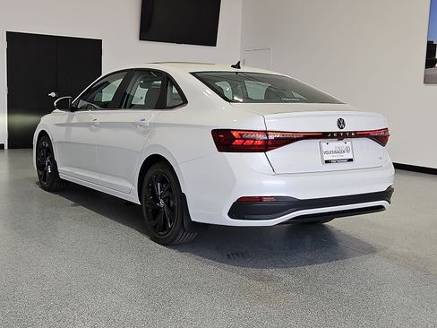 New 2026 Volkswagen Jetta SE FWD image 7