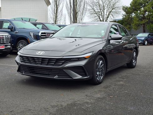 Used 2024 Hyundai Elantra SEL image 7