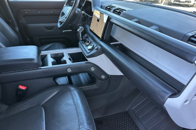 Certified 2025 Land Rover Defender 130 X-Dynamic SE AWD/4WD image 14