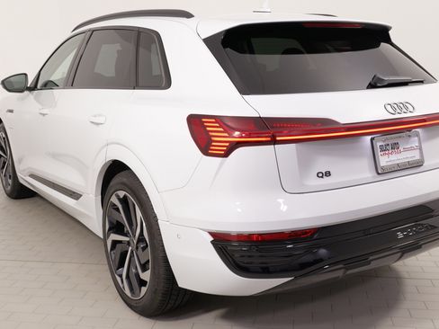 Used 2024 Audi Q8 e-tron Premium Plus w/ Premium Plus Package image 14