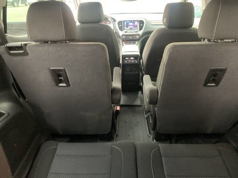 Used 2023 GMC Acadia SLE w/ Driver Convenience Package image 18