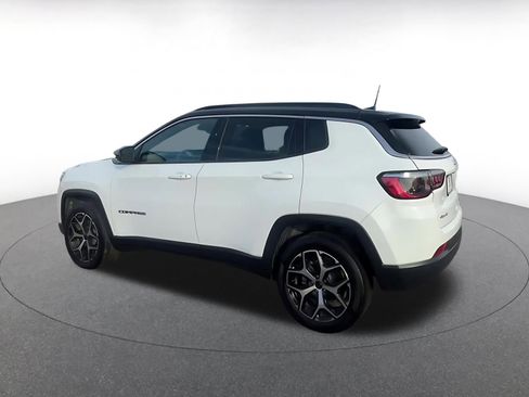 Used 2025 Jeep Compass Limited image 10