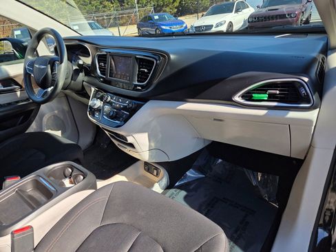 Used 2018 Chrysler Pacifica Touring Plus w/ Tire & Wheel Group image 24