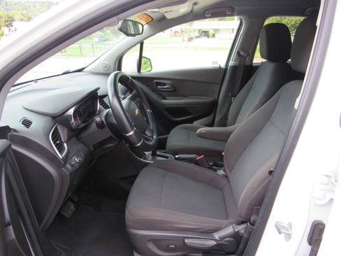 Used 2020 Chevrolet Trax LS w/ Tint and Cruise Package FWD image 4